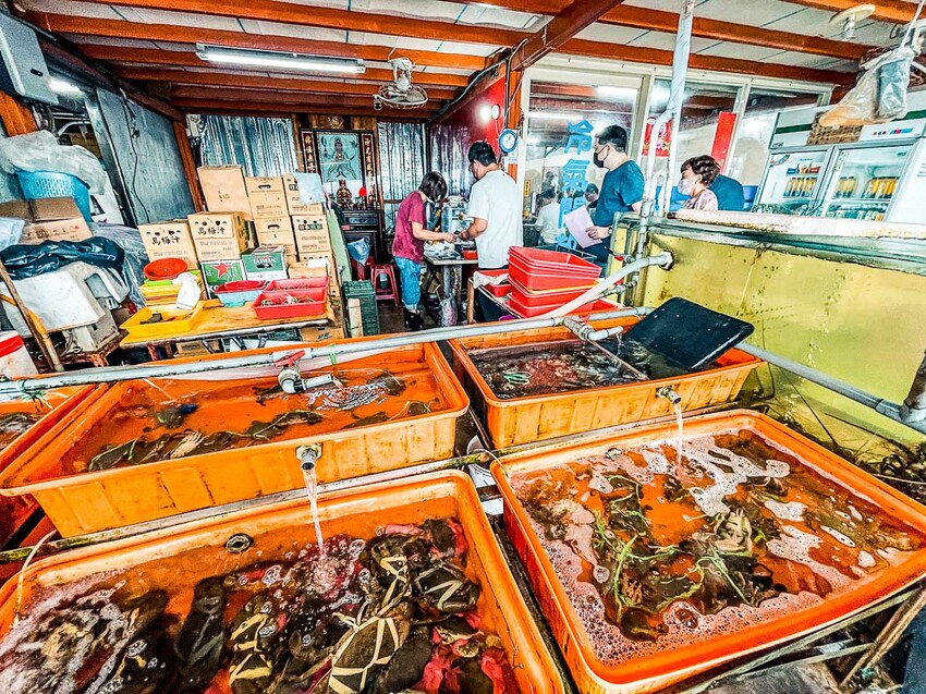 萬里蟹推薦阿嬌萬里蟹排隊老店必吃美食，在地人氣海鮮。