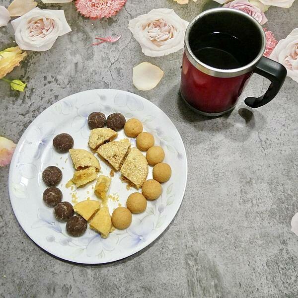 台中市名產伴手禮推薦/鴻鼎菓子年節禮盒送禮推薦『璀璨圓滿禮盒』-討喜酥白芝麻原味X1+討喜酥亞麻籽鹹蛋黃