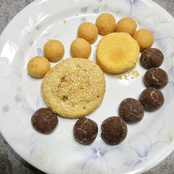 台中市名產伴手禮推薦/鴻鼎菓子年節禮盒送禮推薦『璀璨圓滿禮盒』-討喜酥白芝麻原味X1+討喜酥亞麻籽鹹蛋黃