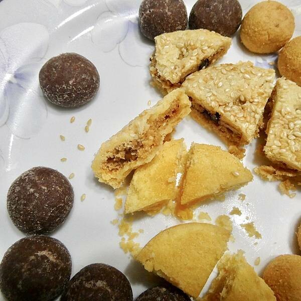 台中市名產伴手禮推薦/鴻鼎菓子年節禮盒送禮推薦『璀璨圓滿禮盒』-討喜酥白芝麻原味X1+討喜酥亞麻籽鹹蛋黃