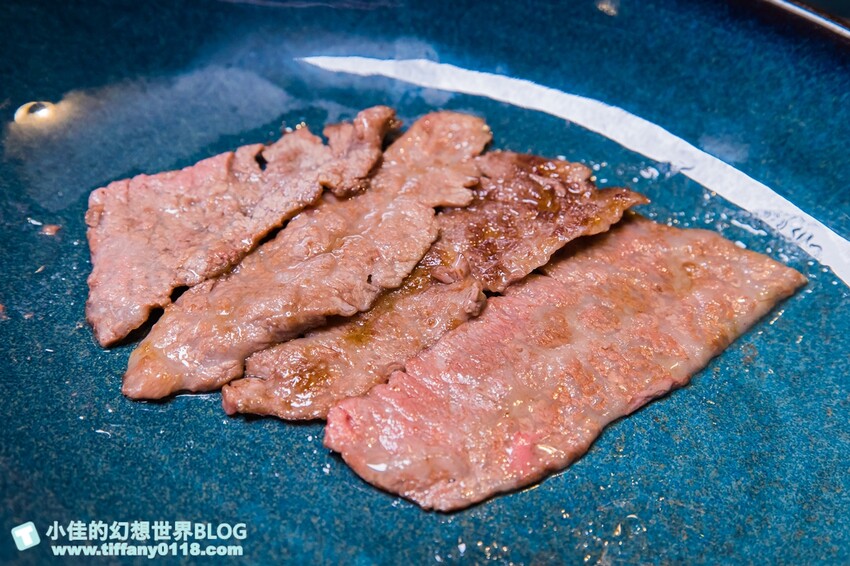 台北市大安區禾馬燒肉/跟手臂一樣長的壁咚蝦+超浮誇巨牛拼盤/不定期小遊戲開心來吃肉喝酒/台北燒肉推薦