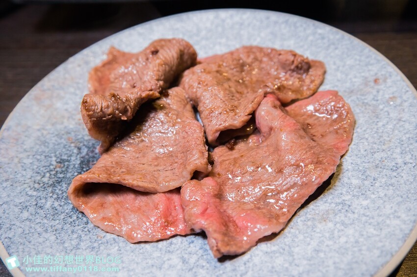 台北市大安區禾馬燒肉/跟手臂一樣長的壁咚蝦+超浮誇巨牛拼盤/不定期小遊戲開心來吃肉喝酒/台北燒肉推薦