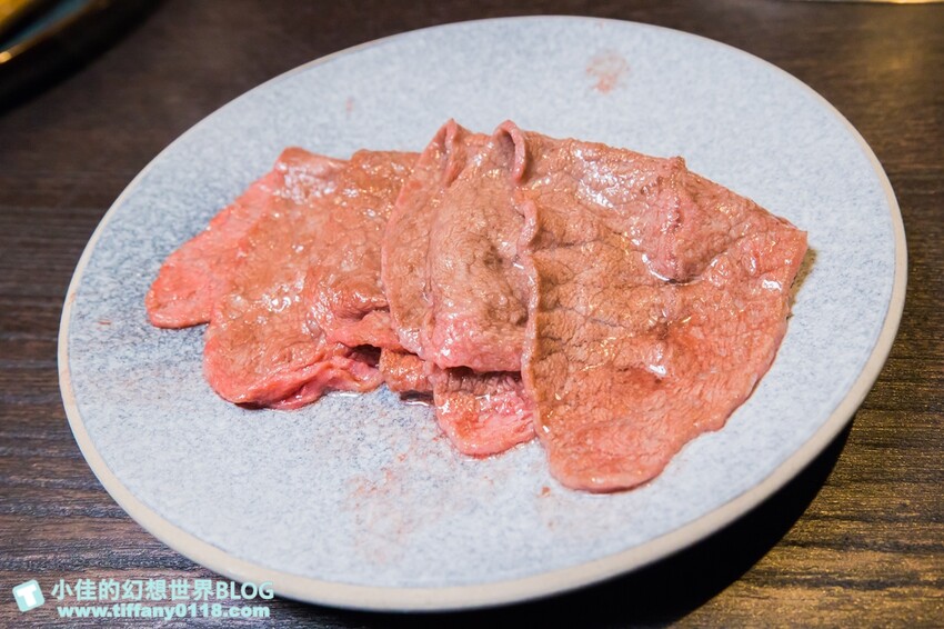 台北市大安區禾馬燒肉/跟手臂一樣長的壁咚蝦+超浮誇巨牛拼盤/不定期小遊戲開心來吃肉喝酒/台北燒肉推薦