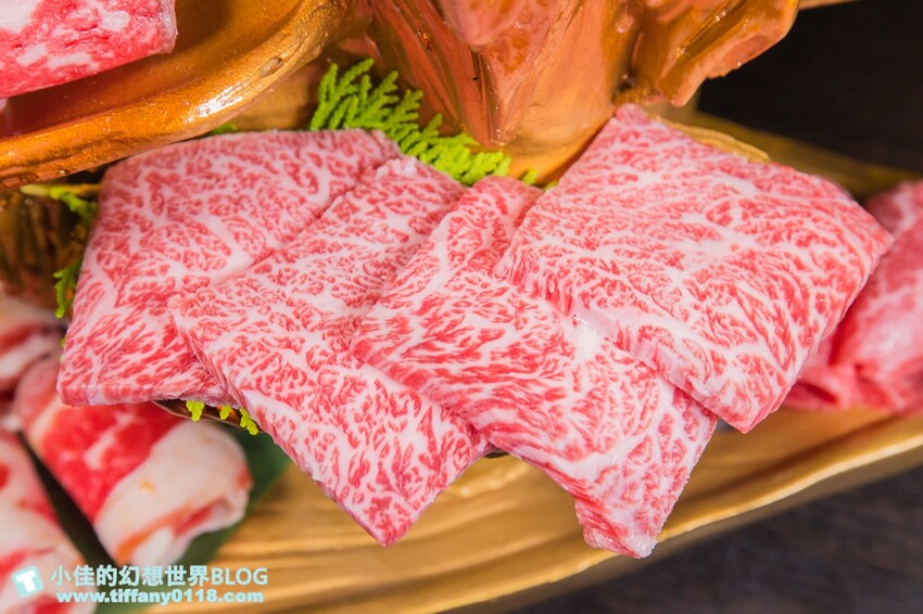 台北市大安區禾馬燒肉/跟手臂一樣長的壁咚蝦+超浮誇巨牛拼盤/不定期小遊戲開心來吃肉喝酒/台北燒肉推薦
