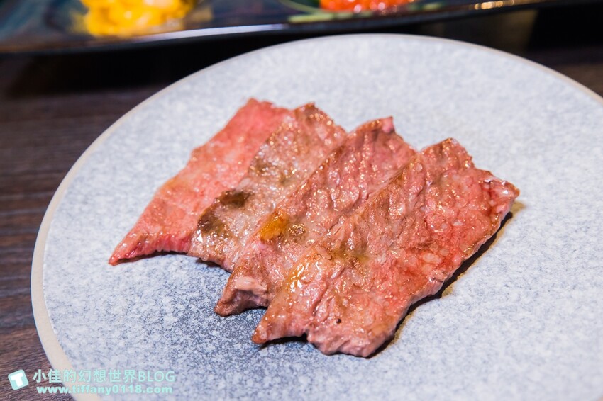台北市大安區禾馬燒肉/跟手臂一樣長的壁咚蝦+超浮誇巨牛拼盤/不定期小遊戲開心來吃肉喝酒/台北燒肉推薦