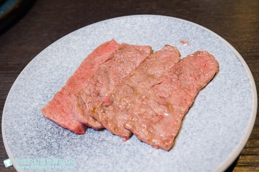 台北市大安區禾馬燒肉/跟手臂一樣長的壁咚蝦+超浮誇巨牛拼盤/不定期小遊戲開心來吃肉喝酒/台北燒肉推薦