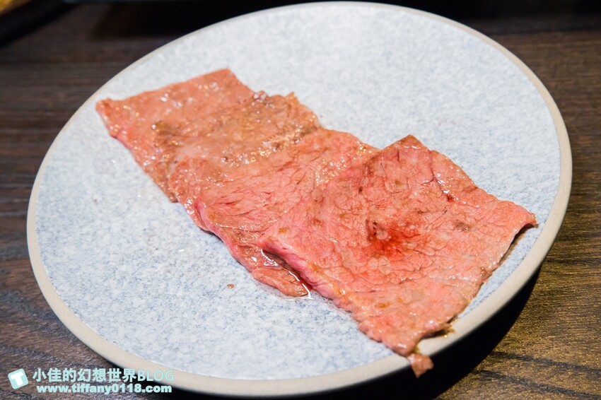 台北市大安區禾馬燒肉/跟手臂一樣長的壁咚蝦+超浮誇巨牛拼盤/不定期小遊戲開心來吃肉喝酒/台北燒肉推薦