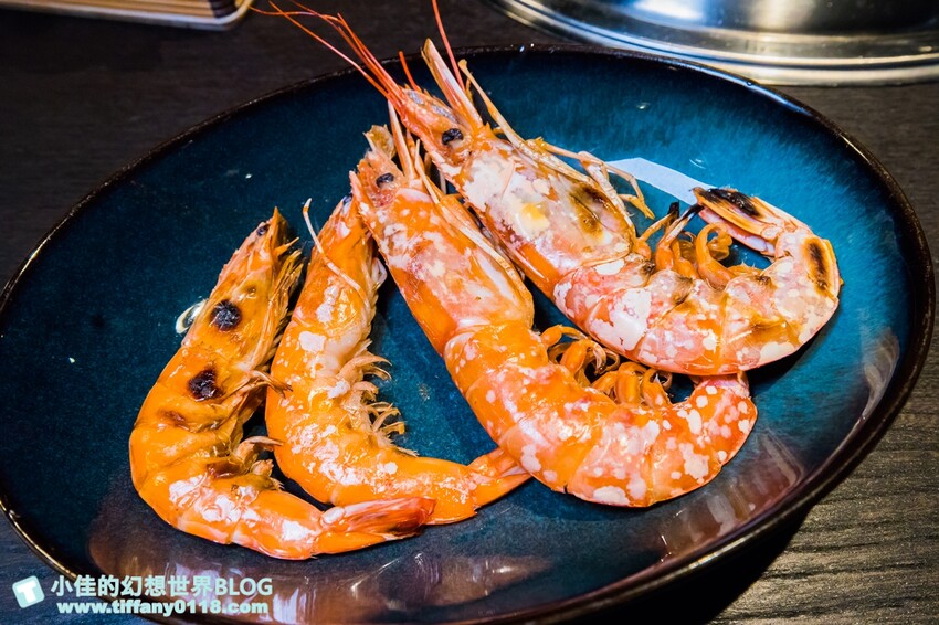 台北市大安區禾馬燒肉/跟手臂一樣長的壁咚蝦+超浮誇巨牛拼盤/不定期小遊戲開心來吃肉喝酒/台北燒肉推薦