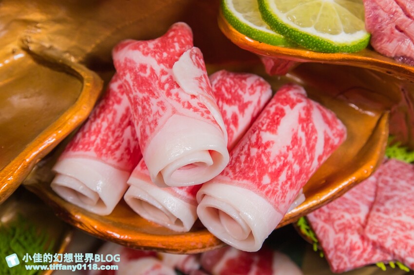 台北市大安區禾馬燒肉/跟手臂一樣長的壁咚蝦+超浮誇巨牛拼盤/不定期小遊戲開心來吃肉喝酒/台北燒肉推薦
