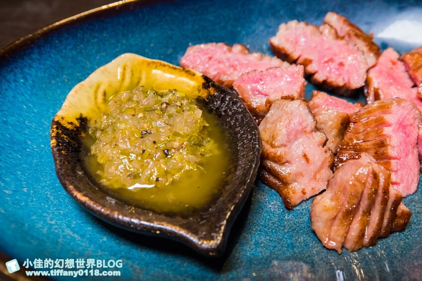 台北市大安區禾馬燒肉/跟手臂一樣長的壁咚蝦+超浮誇巨牛拼盤/不定期小遊戲開心來吃肉喝酒/台北燒肉推薦