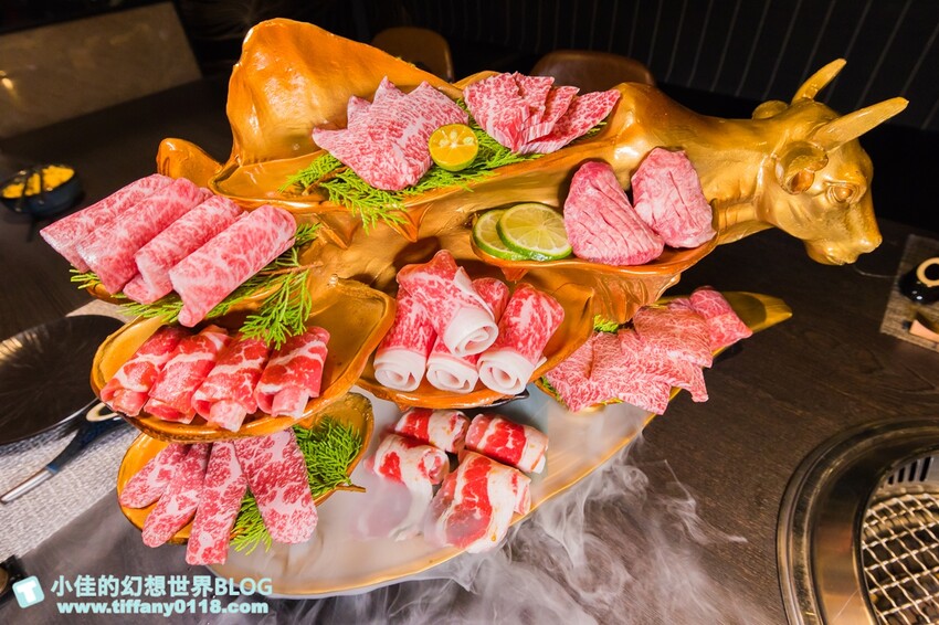 台北市大安區禾馬燒肉/跟手臂一樣長的壁咚蝦+超浮誇巨牛拼盤/不定期小遊戲開心來吃肉喝酒/台北燒肉推薦