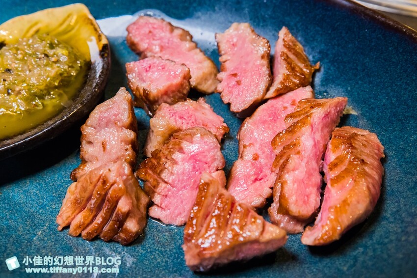 台北市大安區禾馬燒肉/跟手臂一樣長的壁咚蝦+超浮誇巨牛拼盤/不定期小遊戲開心來吃肉喝酒/台北燒肉推薦