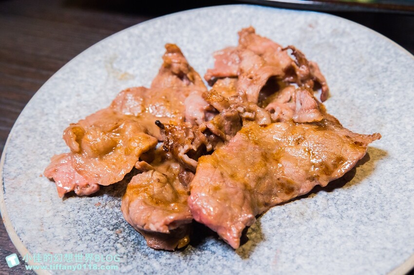 台北市大安區禾馬燒肉/跟手臂一樣長的壁咚蝦+超浮誇巨牛拼盤/不定期小遊戲開心來吃肉喝酒/台北燒肉推薦