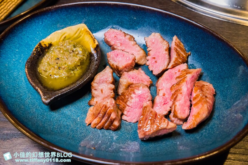 台北市大安區禾馬燒肉/跟手臂一樣長的壁咚蝦+超浮誇巨牛拼盤/不定期小遊戲開心來吃肉喝酒/台北燒肉推薦