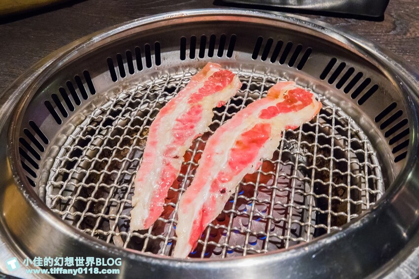 台北市大安區禾馬燒肉/跟手臂一樣長的壁咚蝦+超浮誇巨牛拼盤/不定期小遊戲開心來吃肉喝酒/台北燒肉推薦