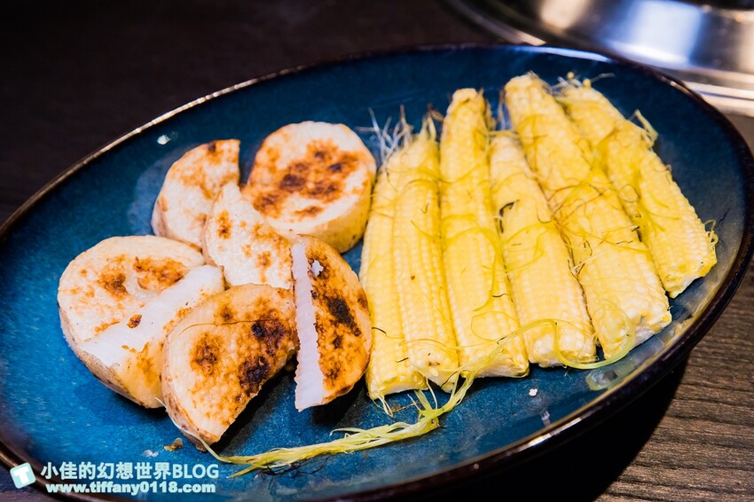 台北市大安區禾馬燒肉/跟手臂一樣長的壁咚蝦+超浮誇巨牛拼盤/不定期小遊戲開心來吃肉喝酒/台北燒肉推薦