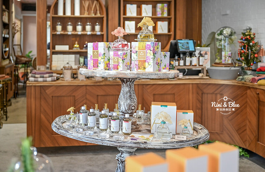 台中西區精誠路巷弄老宅咖啡館,下午茶喝咖啡吃甜點還點一盞你喜愛味道的高貴蠟燭