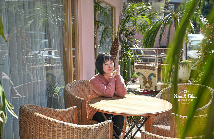 台中西區精誠路巷弄老宅咖啡館,下午茶喝咖啡吃甜點還點一盞你喜愛味道的高貴蠟燭