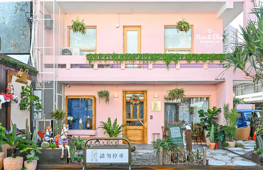 台中西區精誠路巷弄老宅咖啡館,下午茶喝咖啡吃甜點還點一盞你喜愛味道的高貴蠟燭