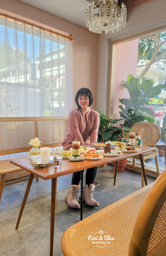 台中西區精誠路巷弄老宅咖啡館,下午茶喝咖啡吃甜點還點一盞你喜愛味道的高貴蠟燭