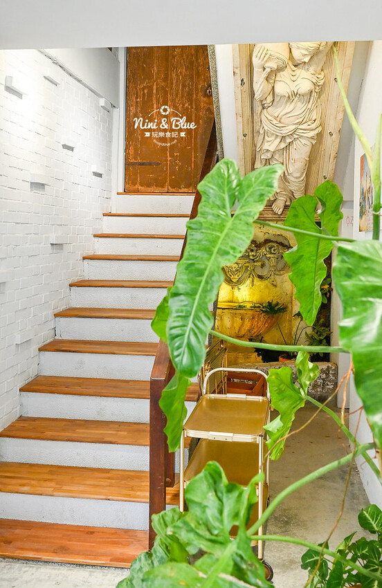 台中西區精誠路巷弄老宅咖啡館,下午茶喝咖啡吃甜點還點一盞你喜愛味道的高貴蠟燭