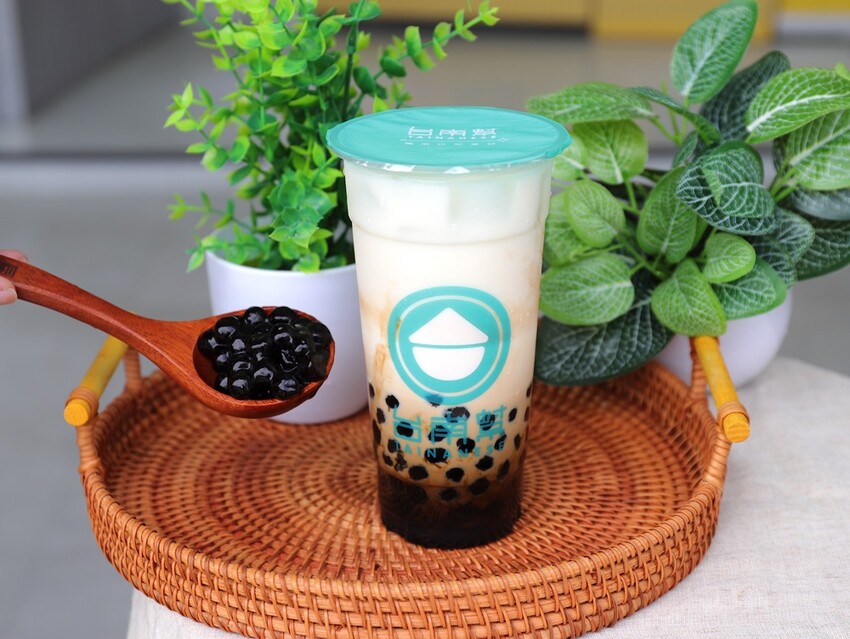 100%純茶飲堅持給你純天然感受/大推黑糖波霸鮮奶.綠豆沙系列/附設ECOCO智慧回收站.回收瓶罐還能折抵消費