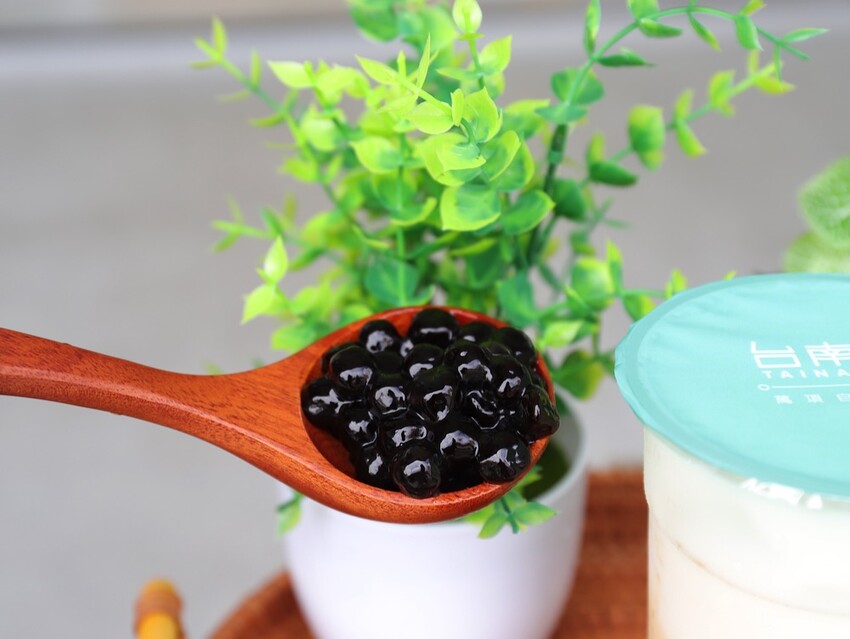 100%純茶飲堅持給你純天然感受/大推黑糖波霸鮮奶.綠豆沙系列/附設ECOCO智慧回收站.回收瓶罐還能折抵消費