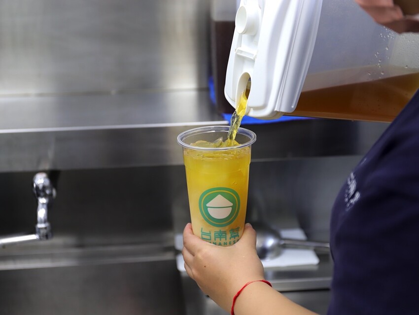 100%純茶飲堅持給你純天然感受/大推黑糖波霸鮮奶.綠豆沙系列/附設ECOCO智慧回收站.回收瓶罐還能折抵消費