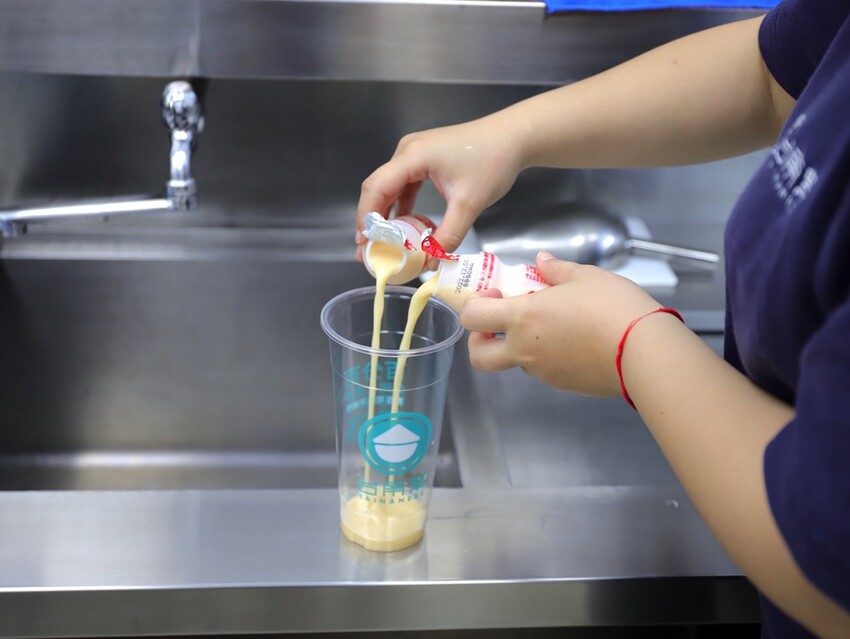 100%純茶飲堅持給你純天然感受/大推黑糖波霸鮮奶.綠豆沙系列/附設ECOCO智慧回收站.回收瓶罐還能折抵消費