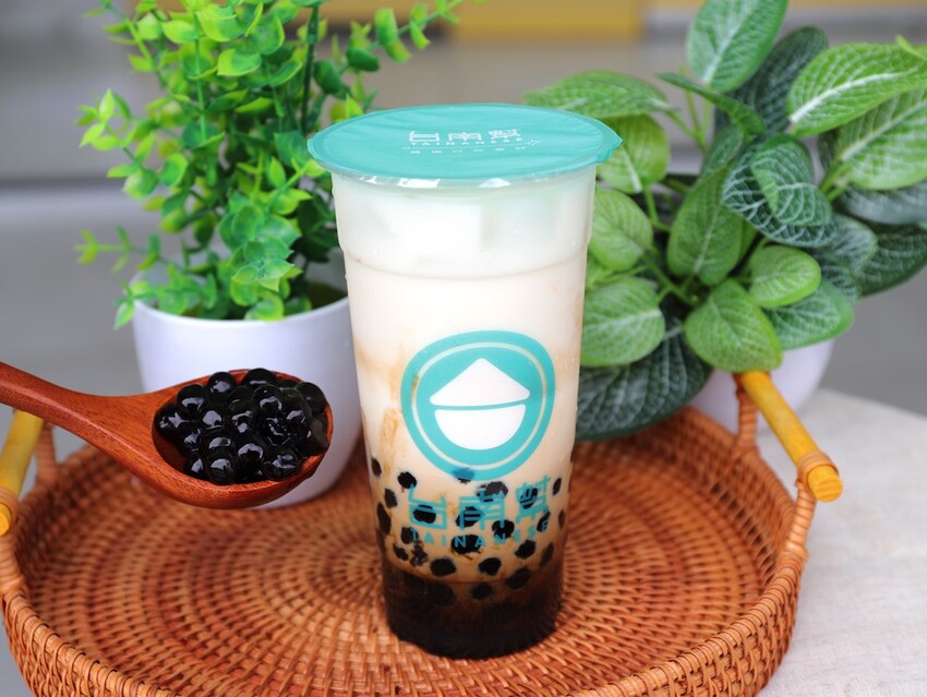 100%純茶飲堅持給你純天然感受/大推黑糖波霸鮮奶.綠豆沙系列/附設ECOCO智慧回收站.回收瓶罐還能折抵消費