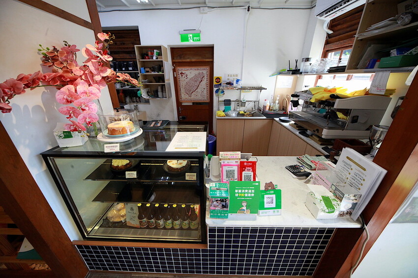 屏東縣屏東市吃。屏東縣|屏東市。「必勝烘焙研製所」勝利星村創意生活園區美食,店家招牌巴斯克在2019年被紐約時報評選