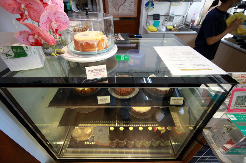 屏東縣屏東市吃。屏東縣|屏東市。「必勝烘焙研製所」勝利星村創意生活園區美食,店家招牌巴斯克在2019年被紐約時報評選