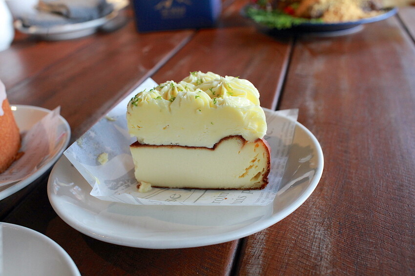 屏東縣屏東市吃。屏東縣|屏東市。「必勝烘焙研製所」勝利星村創意生活園區美食,店家招牌巴斯克在2019年被紐約時報評選