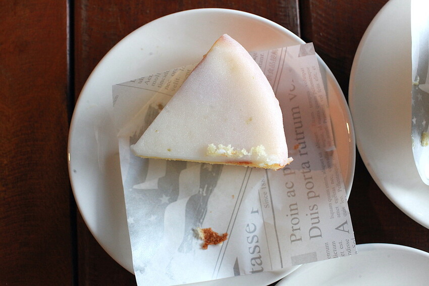 屏東縣屏東市吃。屏東縣|屏東市。「必勝烘焙研製所」勝利星村創意生活園區美食,店家招牌巴斯克在2019年被紐約時報評選