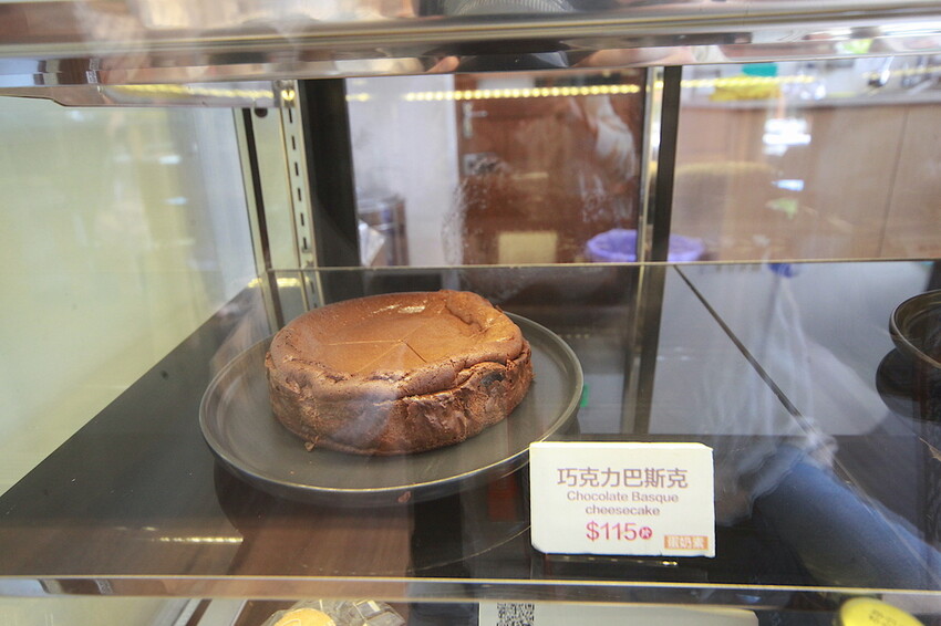 屏東縣屏東市吃。屏東縣|屏東市。「必勝烘焙研製所」勝利星村創意生活園區美食,店家招牌巴斯克在2019年被紐約時報評選