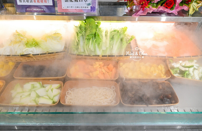 鬥牛士二鍋 | 台中吃到飽推薦,台中後火車站大魯閣新時代火鍋、壽喜燒吃到飽,平日午餐358元起 @Nini and Blue 玩樂食記