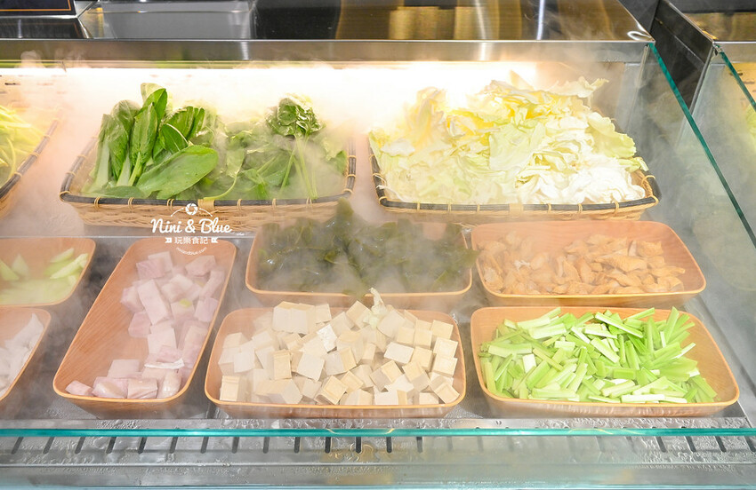 鬥牛士二鍋 | 台中吃到飽推薦,台中後火車站大魯閣新時代火鍋、壽喜燒吃到飽,平日午餐358元起 @Nini and Blue 玩樂食記