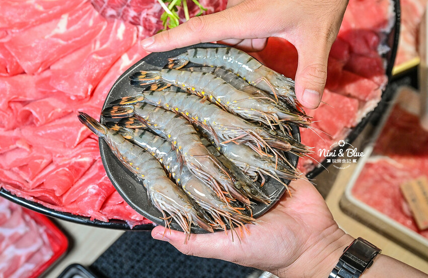 鬥牛士二鍋 | 台中吃到飽推薦,台中後火車站大魯閣新時代火鍋、壽喜燒吃到飽,平日午餐358元起 @Nini and Blue 玩樂食記