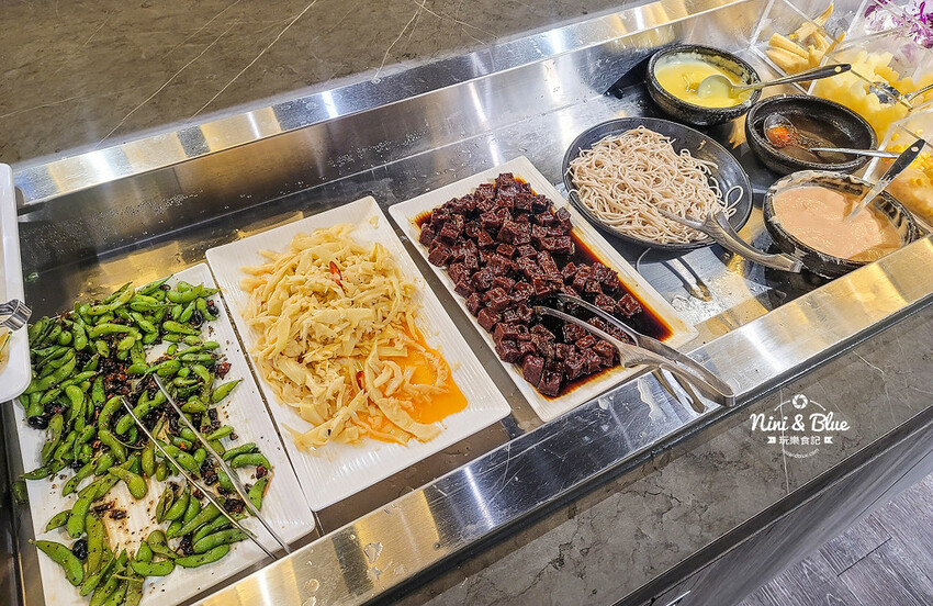 鬥牛士二鍋 | 台中吃到飽推薦,台中後火車站大魯閣新時代火鍋、壽喜燒吃到飽,平日午餐358元起 @Nini and Blue 玩樂食記