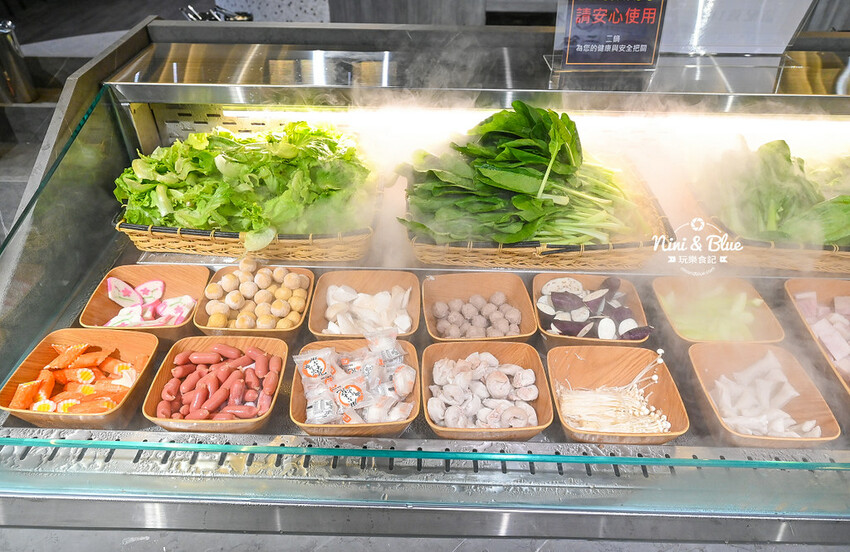 鬥牛士二鍋 | 台中吃到飽推薦,台中後火車站大魯閣新時代火鍋、壽喜燒吃到飽,平日午餐358元起 @Nini and Blue 玩樂食記