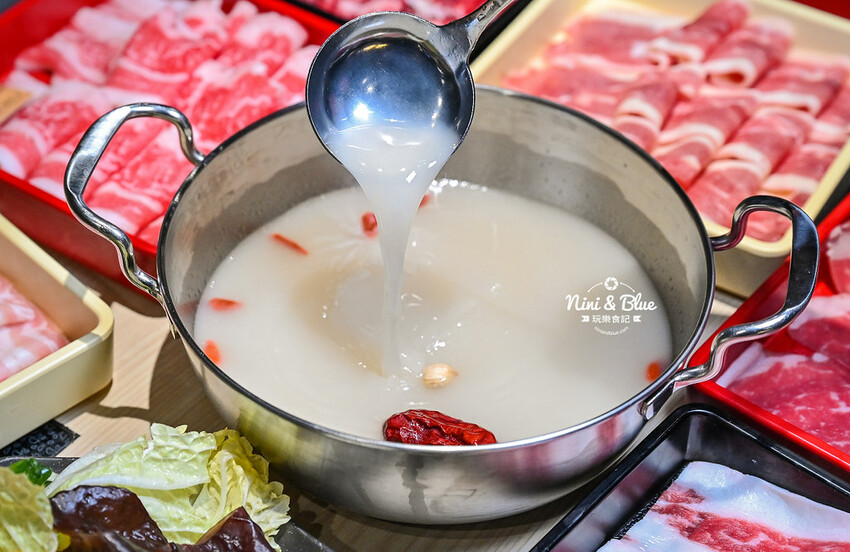 鬥牛士二鍋 | 台中吃到飽推薦,台中後火車站大魯閣新時代火鍋、壽喜燒吃到飽,平日午餐358元起 @Nini and Blue 玩樂食記