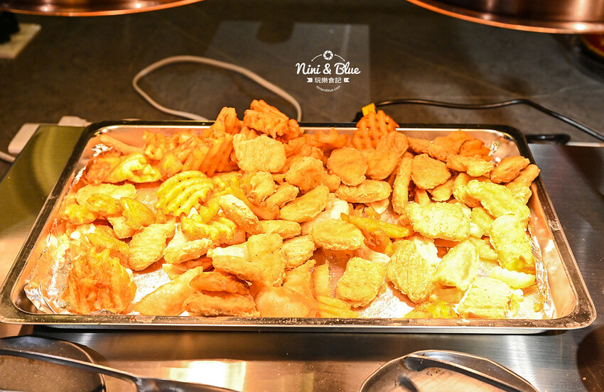 鬥牛士二鍋 | 台中吃到飽推薦,台中後火車站大魯閣新時代火鍋、壽喜燒吃到飽,平日午餐358元起 @Nini and Blue 玩樂食記