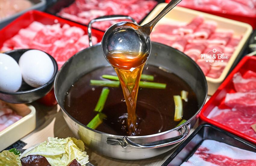 鬥牛士二鍋 | 台中吃到飽推薦,台中後火車站大魯閣新時代火鍋、壽喜燒吃到飽,平日午餐358元起 @Nini and Blue 玩樂食記