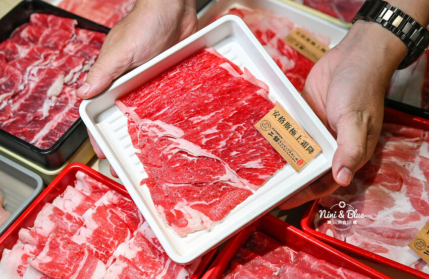 鬥牛士二鍋 | 台中吃到飽推薦,台中後火車站大魯閣新時代火鍋、壽喜燒吃到飽,平日午餐358元起 @Nini and Blue 玩樂食記