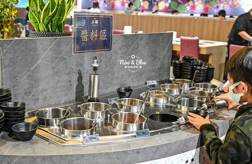 鬥牛士二鍋 | 台中吃到飽推薦,台中後火車站大魯閣新時代火鍋、壽喜燒吃到飽,平日午餐358元起 @Nini and Blue 玩樂食記