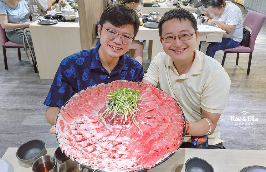 鬥牛士二鍋 | 台中吃到飽推薦,台中後火車站大魯閣新時代火鍋、壽喜燒吃到飽,平日午餐358元起 @Nini and Blue 玩樂食記
