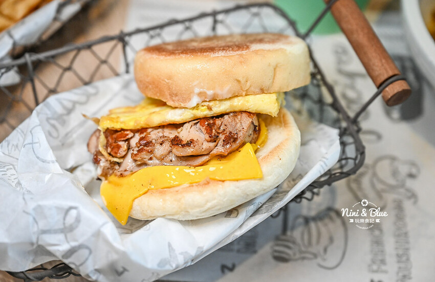 台中捷運舊社站美食推薦,南興公園附近的平價舒適早午餐,早上5點半就營業 -妮妮布魯