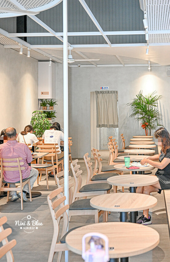 台中捷運舊社站美食推薦,南興公園附近的平價舒適早午餐,早上5點半就營業 -妮妮布魯