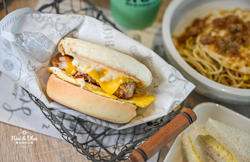 台中捷運舊社站美食推薦,南興公園附近的平價舒適早午餐,早上5點半就營業 -妮妮布魯