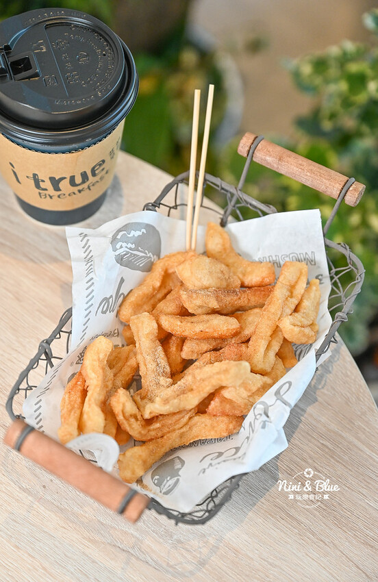 台中捷運舊社站美食推薦,南興公園附近的平價舒適早午餐,早上5點半就營業 -妮妮布魯